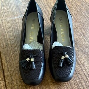 Anne Klein Black Textured Tassel Loafers